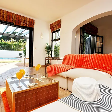 Villa In Gale Near Sandy Beach البوفيرا